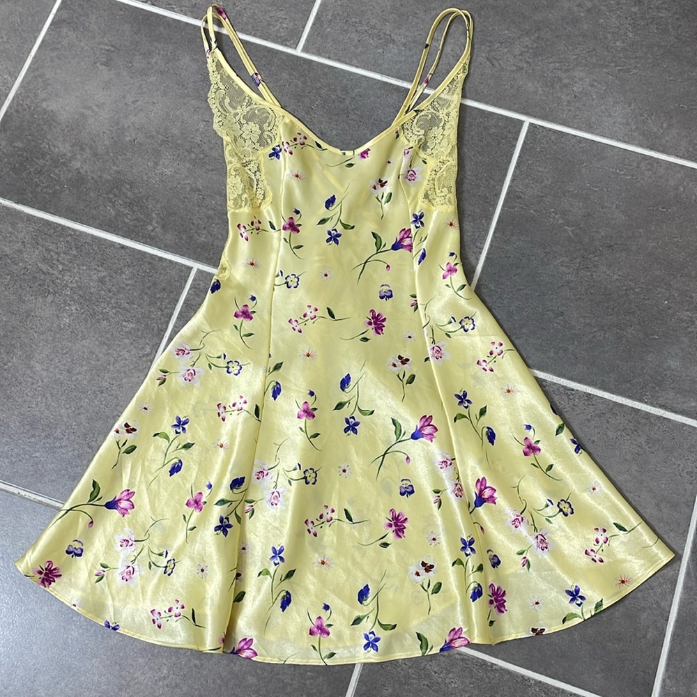 Vintage 1995 Victoria’s Secret Satin slip dress size XS